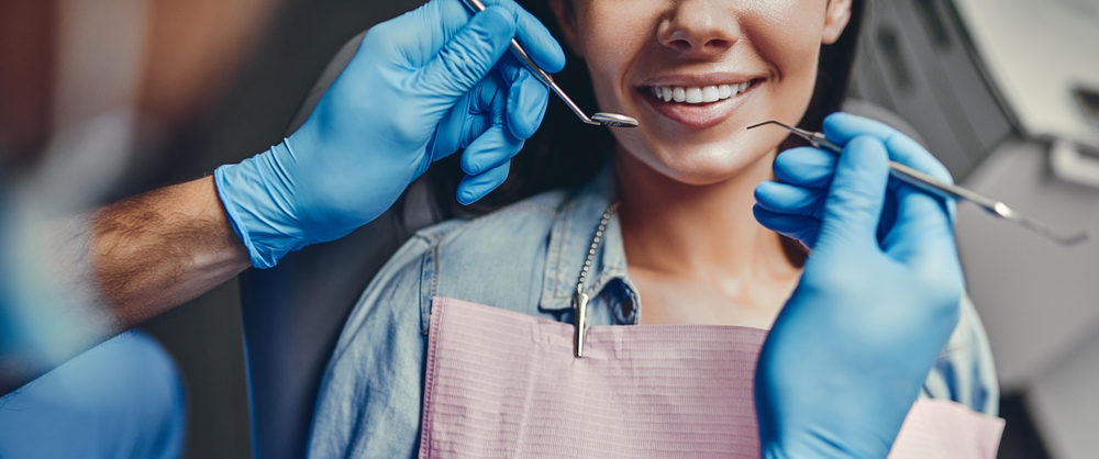 Kompleksowe leczenie dentystyczne – odkryj drogę do zdrowej i pięknego uśmiechu.